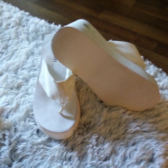 Sandals - Picture 1 of 3